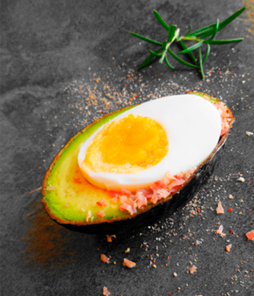 Avocado met ei en magere ham 